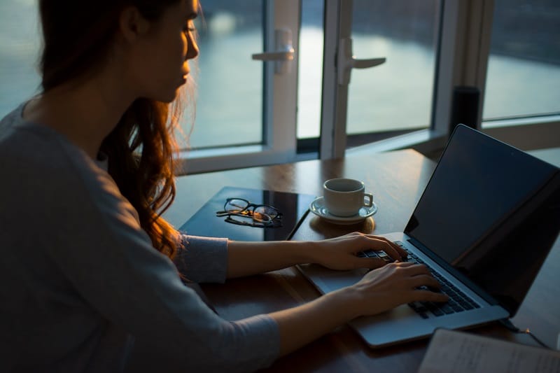 Keeping Your Spine Aligned While Working